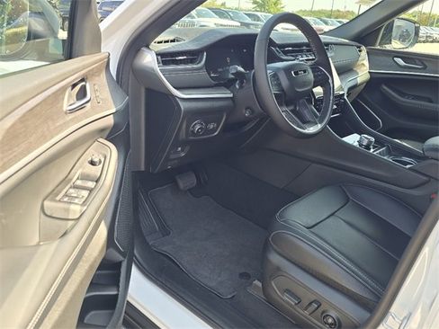 New 2025 Jeep Grand Cherokee Limited w/ Luxury Tech Group II image 4