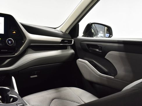 Used 2023 Toyota Highlander LE image 14