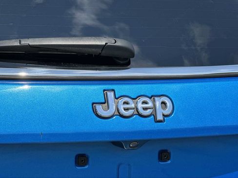 Used 2019 Jeep Compass Latitude FWD image 12