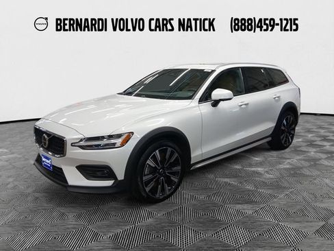 Certified 2024 Volvo V60 B5 Cross Country Ultimate AWD/4WD image 1