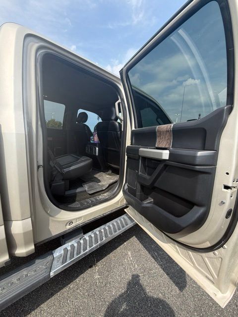 Used 2017 Ford F350 Lariat w/ Lariat Ultimate Package AWD/4WD image 12