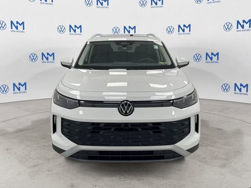 New 2025 Volkswagen Tiguan SE image 8