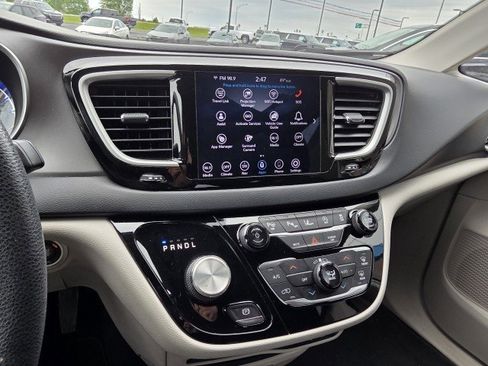 Used 2020 Chrysler Pacifica Touring w/ Advanced Safetytec Group FWD image 34