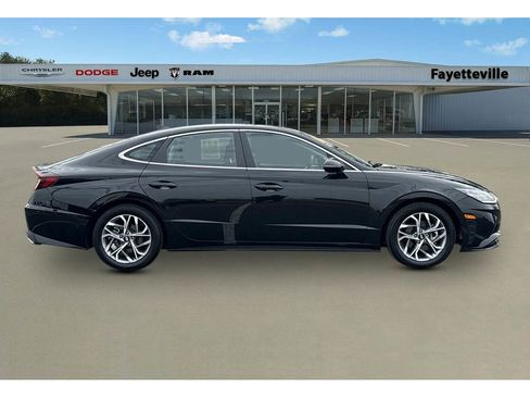 Used 2023 Hyundai Sonata SEL image 2