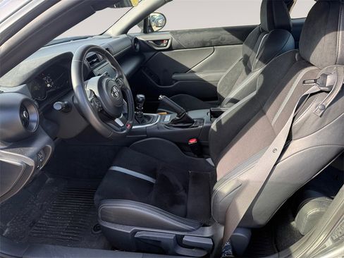 Used 2023 Toyota GR86 Premium image 2