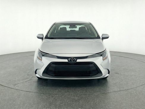 Used 2025 Toyota Corolla LE FWD image 2