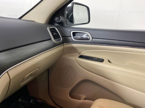 Used 2021 Jeep Grand Cherokee Limited w/ Trailer Tow Group IV image 25