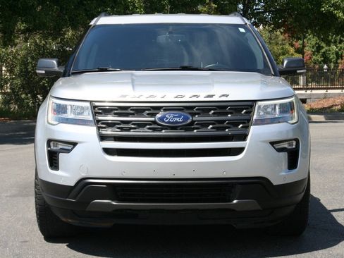 Used 2018 Ford Explorer XLT w/ Equipment Group 202A AWD/4WD image 3