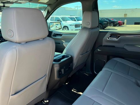 Used 2025 Chevrolet Silverado 1500 LT Trail Boss w/ Convenience Package II AWD/4WD image 21