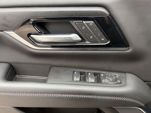 Certified 2025 GMC Yukon XL Denali AWD/4WD image 4