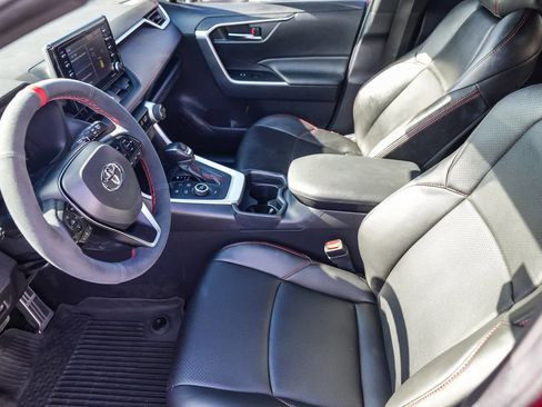 Used 2021 Toyota RAV4 SE w/ Weather & Moonroof Package image 17