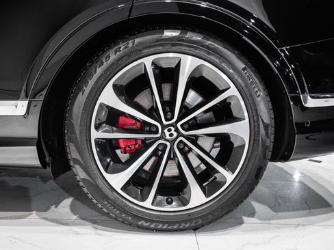Used 2022 Bentley Bentayga AWD/4WD image 15