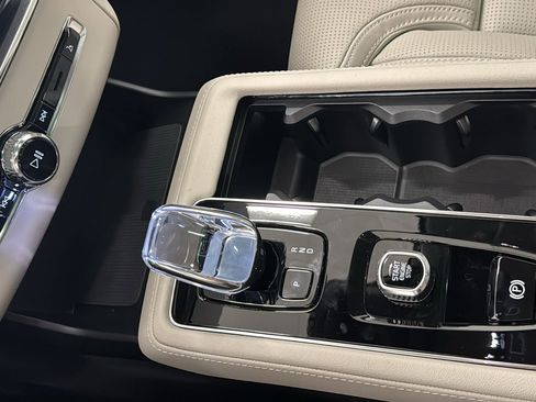 New 2026 Volvo XC90 T8 Ultra w/ Protection Package Premier AWD/4WD image 19