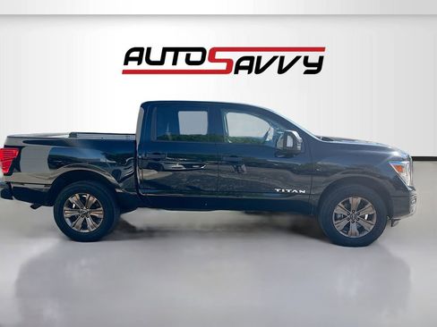 Used 2024 Nissan Titan SV w/ SV Convenience Package AWD/4WD image 8