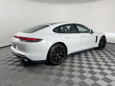 Certified 2022 Porsche Panamera image 9