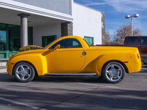 Used 2004 Chevrolet SSR w/ Preferred Equipment Group image 4