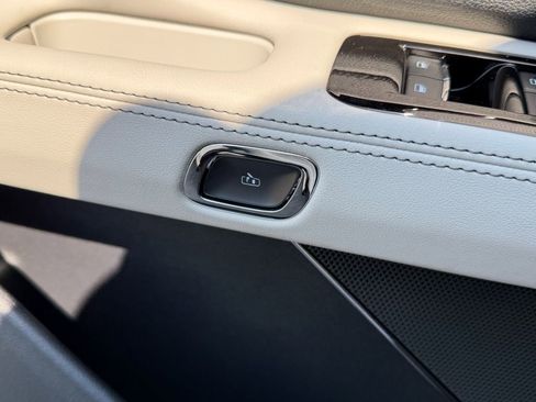 New 2026 Lincoln Aviator AWD image 19
