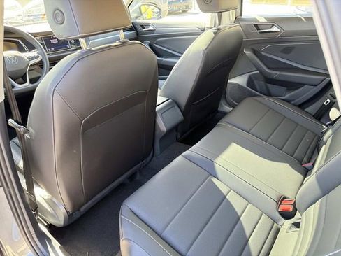 Certified 2024 Volkswagen Jetta SE w/ Panoramic Sunroof Package image 10