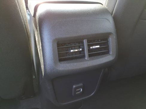 Used 2022 Chevrolet Equinox LT image 32