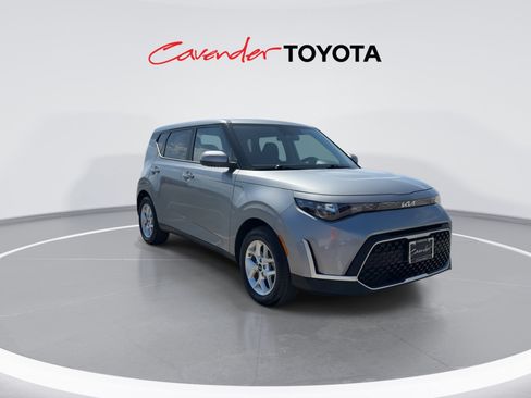 Used 2025 Kia Soul LX w/ LX Technology Package FWD image 2