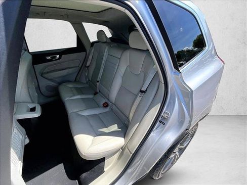 Used 2020 Volvo XC60 T5 Momentum FWD image 28