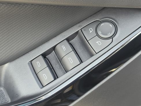 New 2027 Chevrolet Equinox LT w/ Convenience Package II FWD image 23
