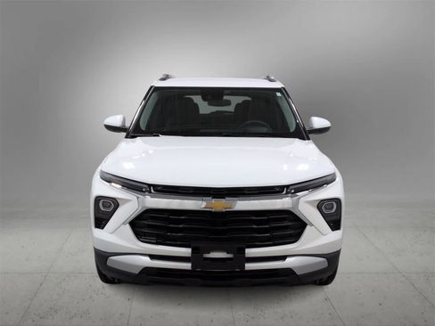 Used 2025 Chevrolet TrailBlazer LT image 3