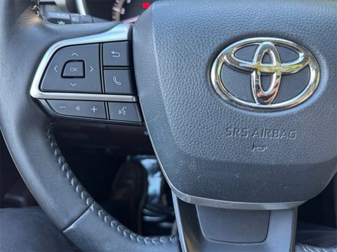 Used 2022 Toyota Highlander XLE image 29