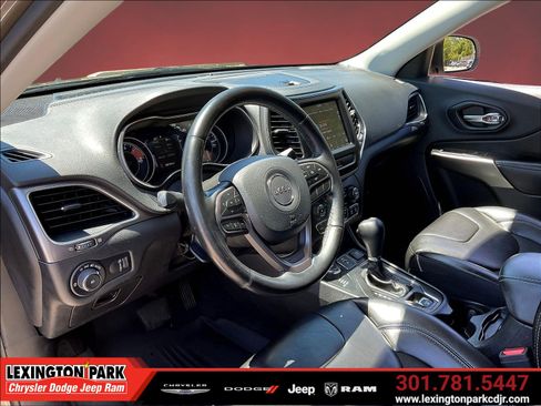 Used 2020 Jeep Cherokee Latitude w/ Quick Order Package 26F North AWD/4WD image 17