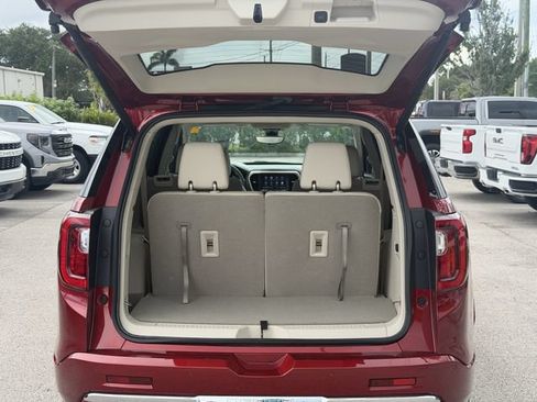 Used 2023 GMC Acadia Denali w/ Denali Ultimate Package FWD image 12