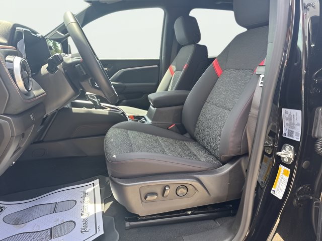 Used 2025 Chevrolet Colorado Z71 AWD/4WD image 10