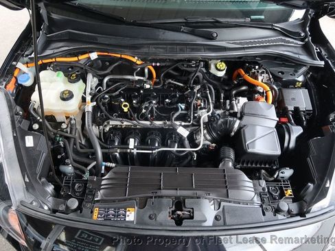 Used 2021 Ford Escape SE image 40