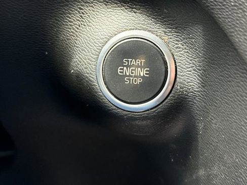 Used 2019 Volvo XC40 T5 R-Design AWD/4WD image 25