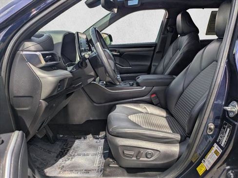Used 2021 Toyota Highlander XSE AWD/4WD image 16