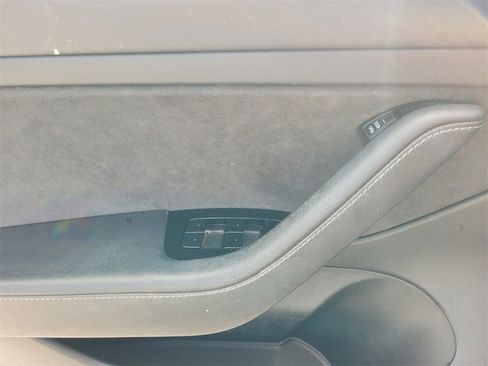 Used 2020 Tesla Model 3 Standard Range image 23