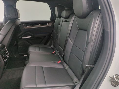 Used 2026 Porsche Cayenne AWD/4WD image 16