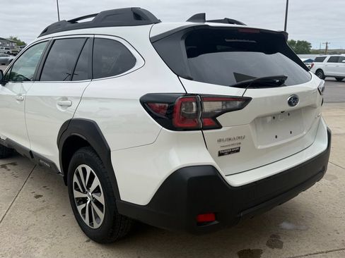 Used 2025 Subaru Outback Premium AWD/4WD image 8