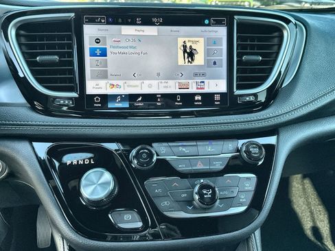 New 2026 Chrysler Pacifica Limited w/ S Appearance Package image 18