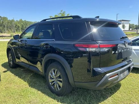 Used 2024 Nissan Pathfinder SV AWD/4WD image 6