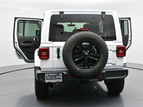 Used 2023 Jeep Wrangler Unlimited Sahara AWD/4WD image 40