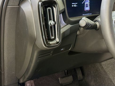 Used 2024 Volvo XC40 Recharge Ultimate w/ Protection Package Premier image 17