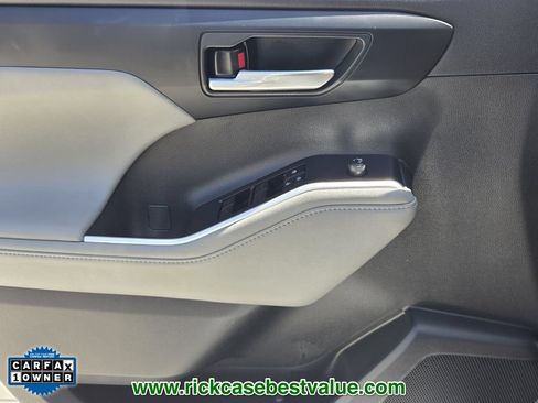 Used 2023 Toyota Highlander XLE FWD image 34
