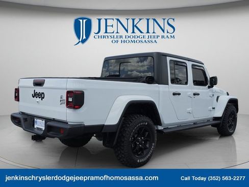 Used 2024 Jeep Gladiator Sport AWD/4WD image 5
