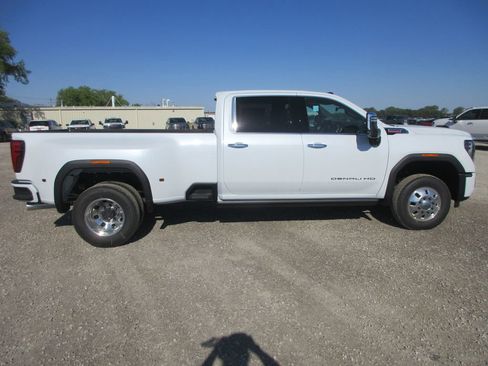 New 2026 GMC Sierra 3500 Denali w/ Denali Reserve Package AWD/4WD image 3