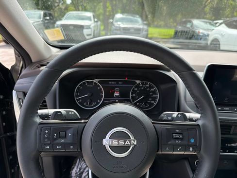 Used 2023 Nissan Rogue SV w/ SV Premium B Package FWD image 22