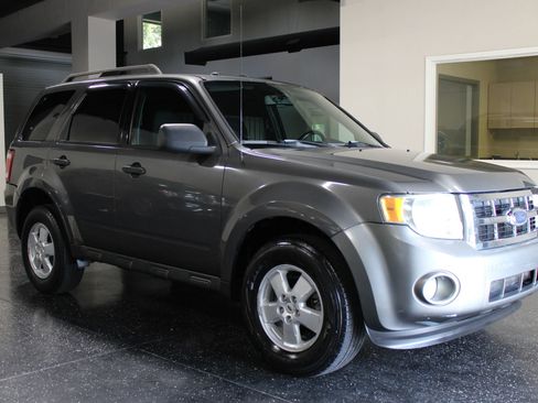 Used 2010 Ford Escape XLT FWD image 1