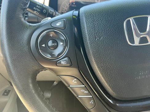 Used 2016 Honda Pilot Touring image 19
