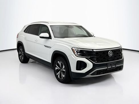 Used 2024 Volkswagen Atlas Cross Sport SE FWD image 3