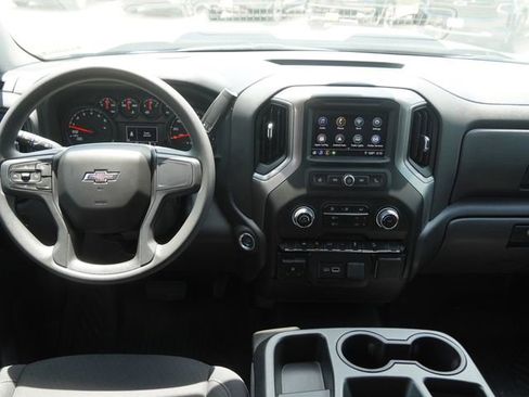 Used 2025 Chevrolet Silverado 1500 Custom Trail Boss AWD/4WD image 15