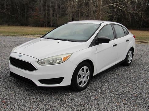 Used 2015 Ford Focus S image 1